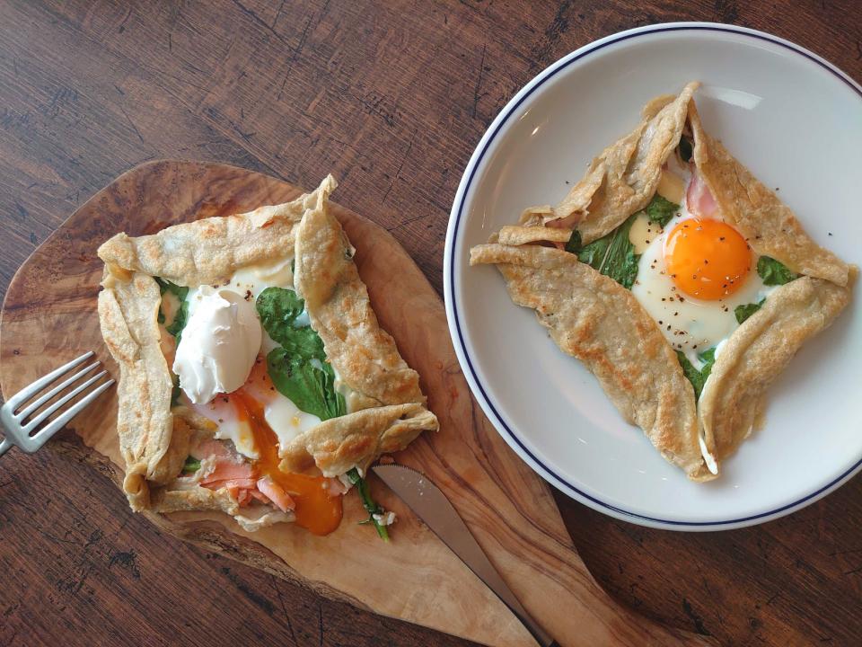 そば粉のガレット（ハムとサーモン）